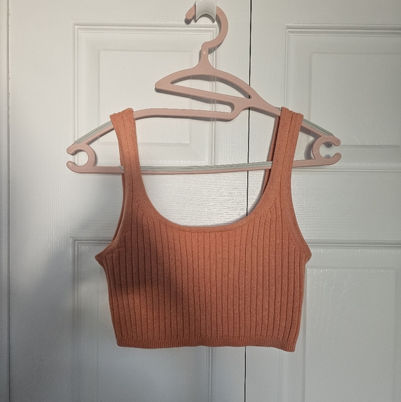 Wilfred Crop Tank - Picture 3 of 3